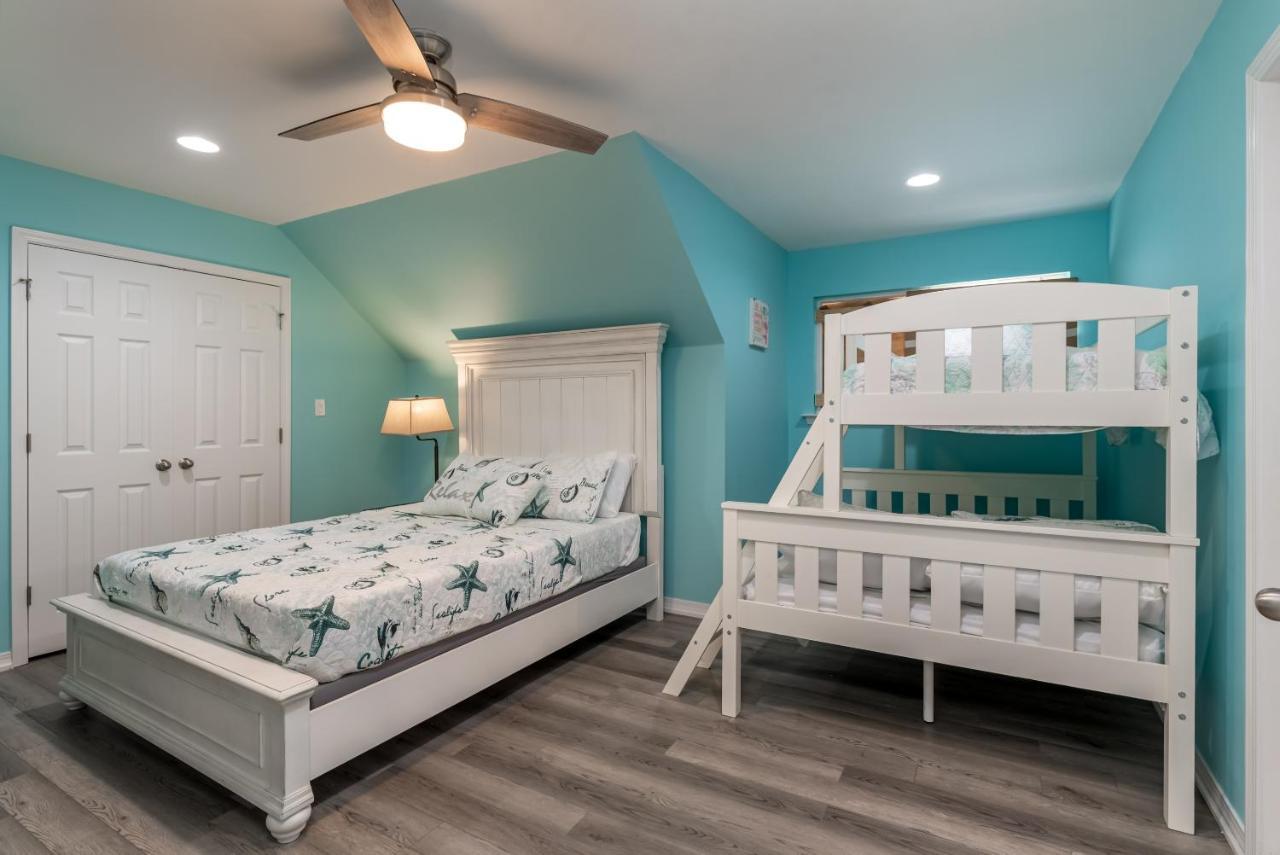 Strand Castle: Gulf Front Retreat with Game Room and Rooftop Crow's Nest Dauphin Island Exterior photo