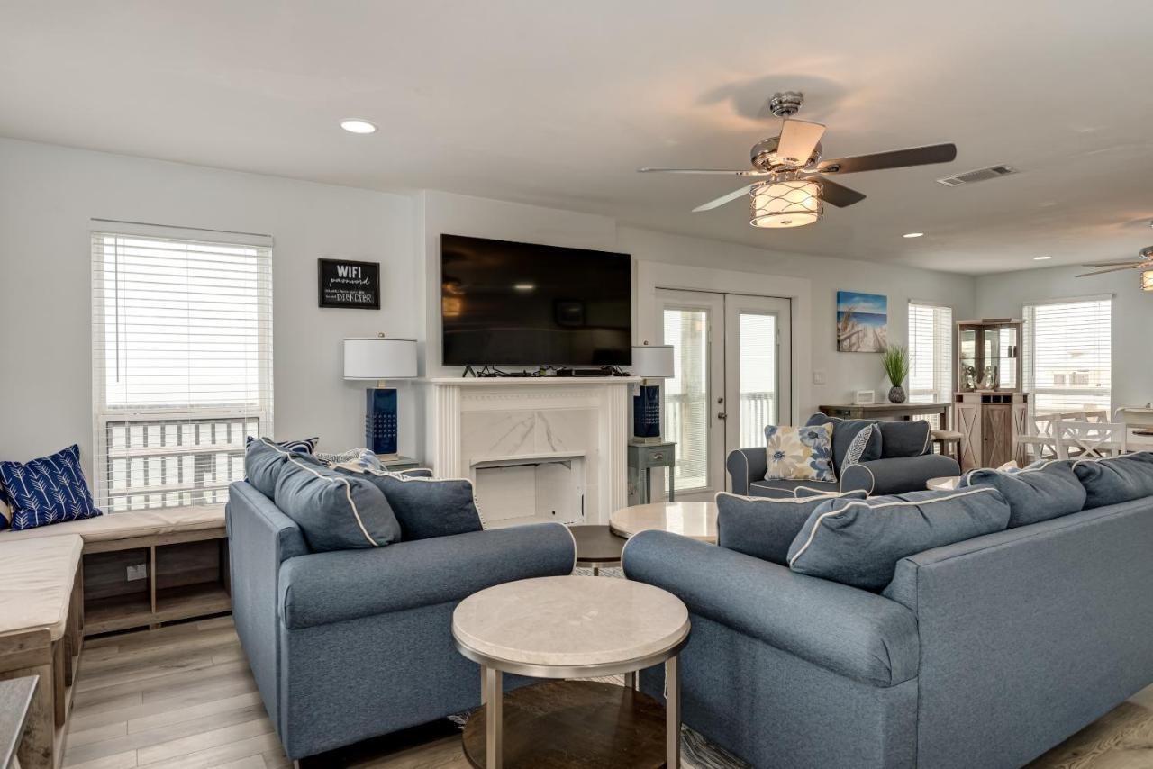 Strand Castle: Gulf Front Retreat with Game Room and Rooftop Crow's Nest Dauphin Island Exterior photo