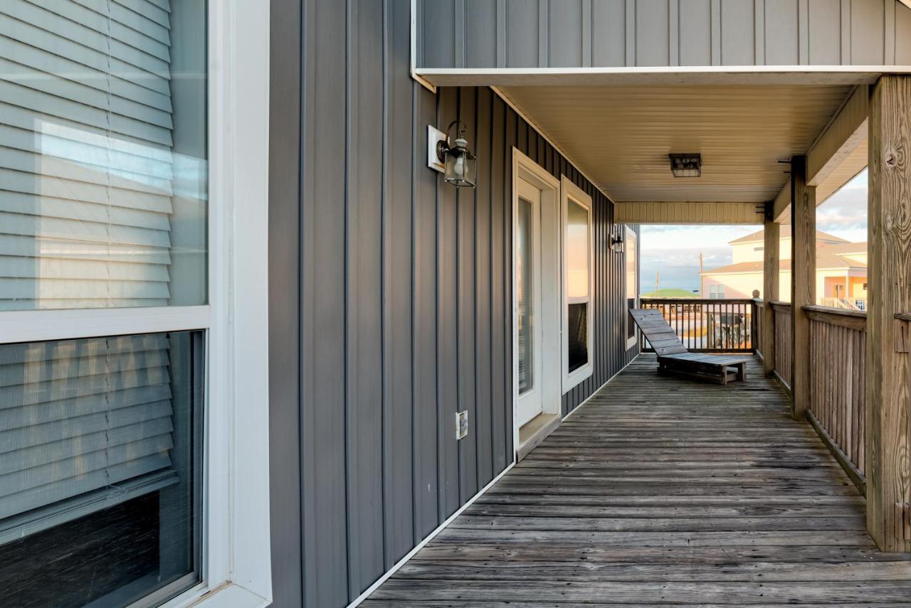 Strand Castle: Gulf Front Retreat with Game Room and Rooftop Crow's Nest Dauphin Island Exterior photo