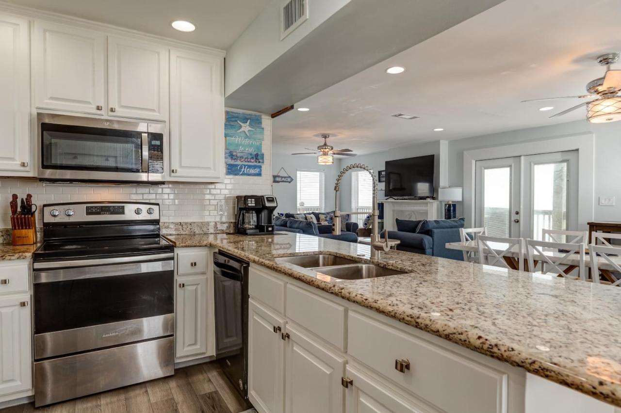 Strand Castle: Gulf Front Retreat with Game Room and Rooftop Crow's Nest Dauphin Island Exterior photo