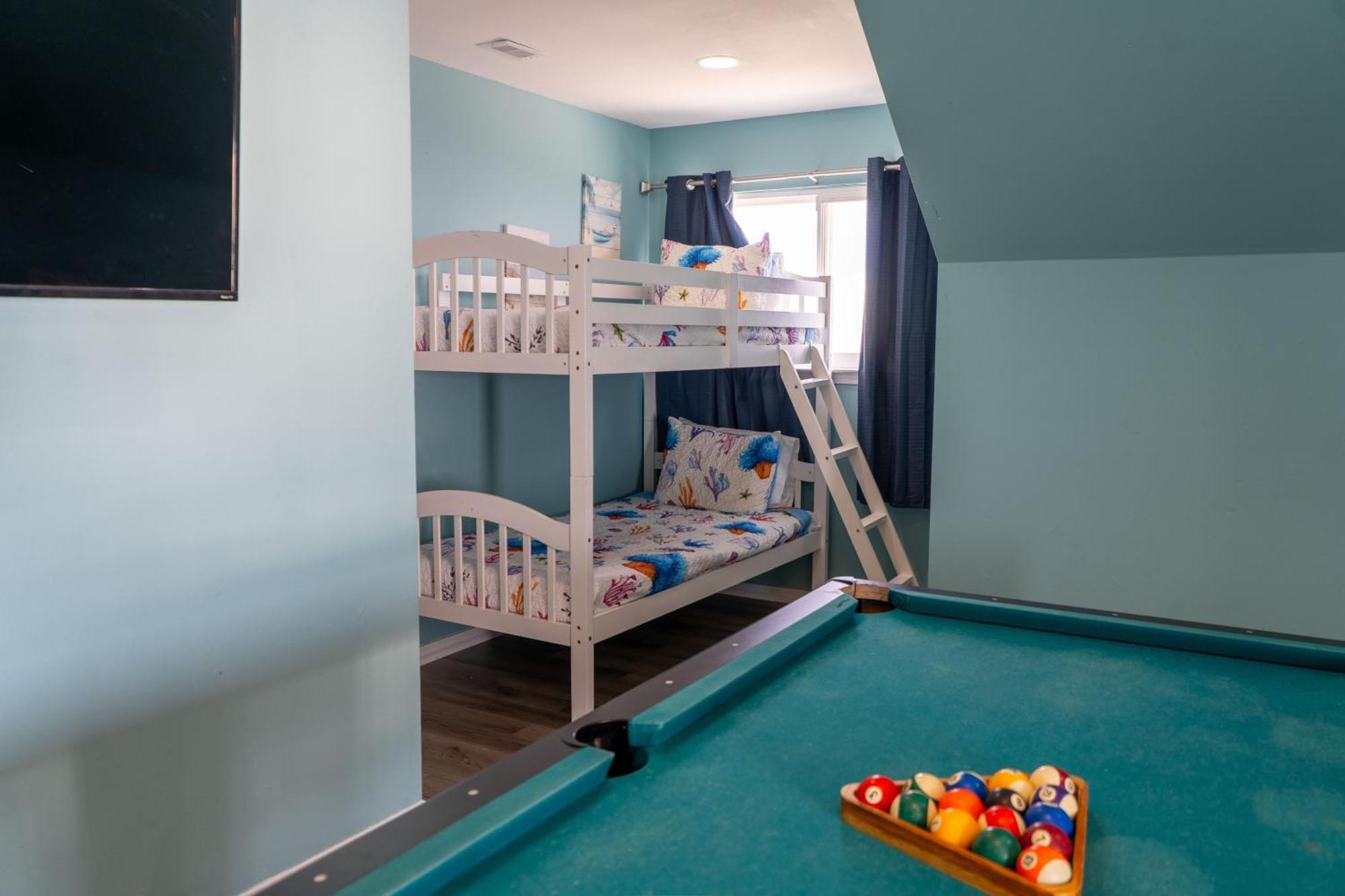 Strand Castle: Gulf Front Retreat with Game Room and Rooftop Crow's Nest Dauphin Island Exterior photo
